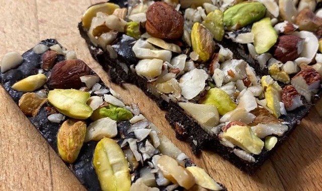 Yoğun Aromalı: Kuru Yemişli Fit Çikolata 