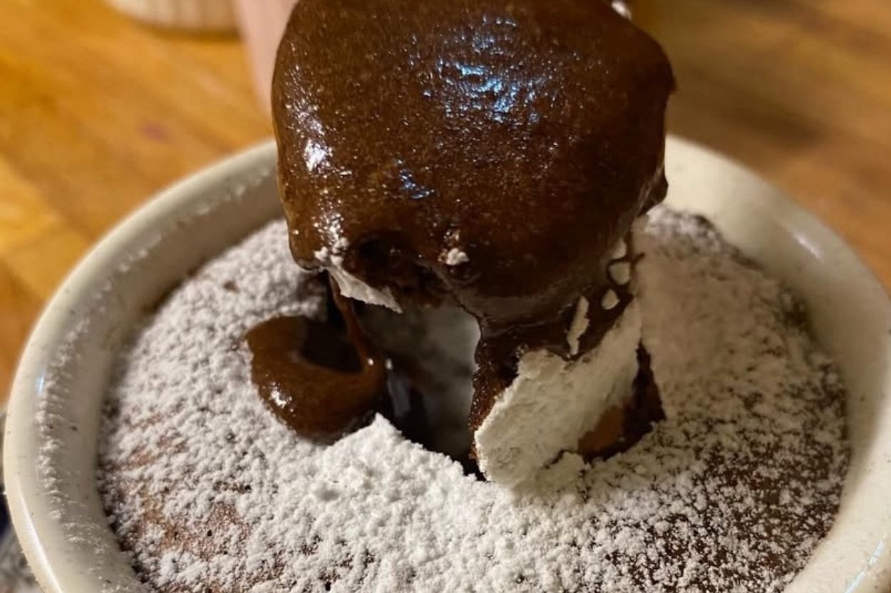 Bir Kaşık Yetmez: Tam Kıvamında Çikolatalı Sufle