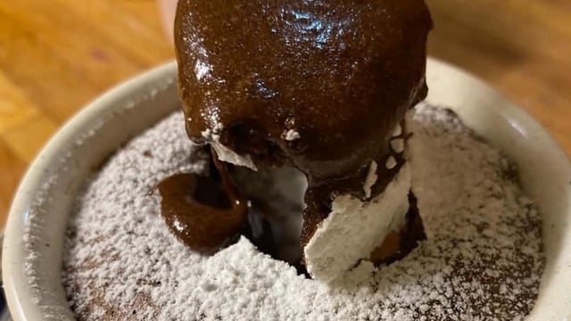 Bir Kaşık Yetmez: Tam Kıvamında Çikolatalı Sufle