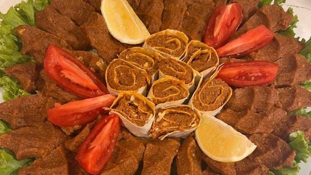Yoğuralım: Pratik Soslu Çiğ Köfte