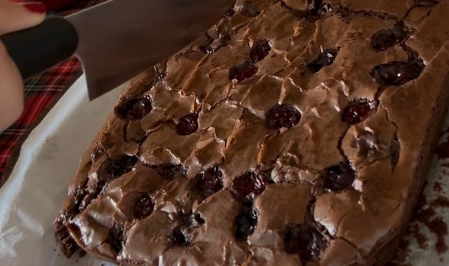 Tatlıyla Ekşinin Uyumu: Vişneli Bol Çikolatalı Brownie