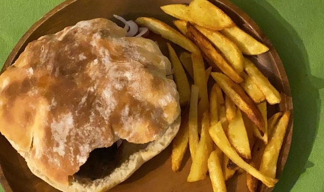 Beslenme Çantalarına: Ev Yapımı Kolay Pita Ekmeği