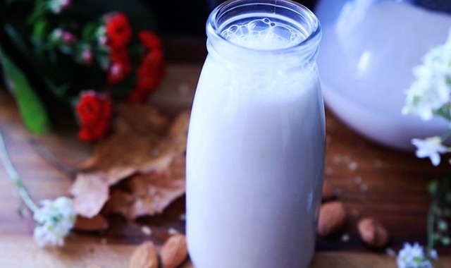 Doğal ve Besleyici: Ev Yapımı Badem Sütü