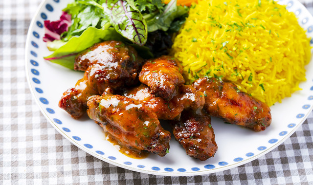 Yanında Zerdeçallı Basmati Pilavla: Portakallı Acılı Kanat