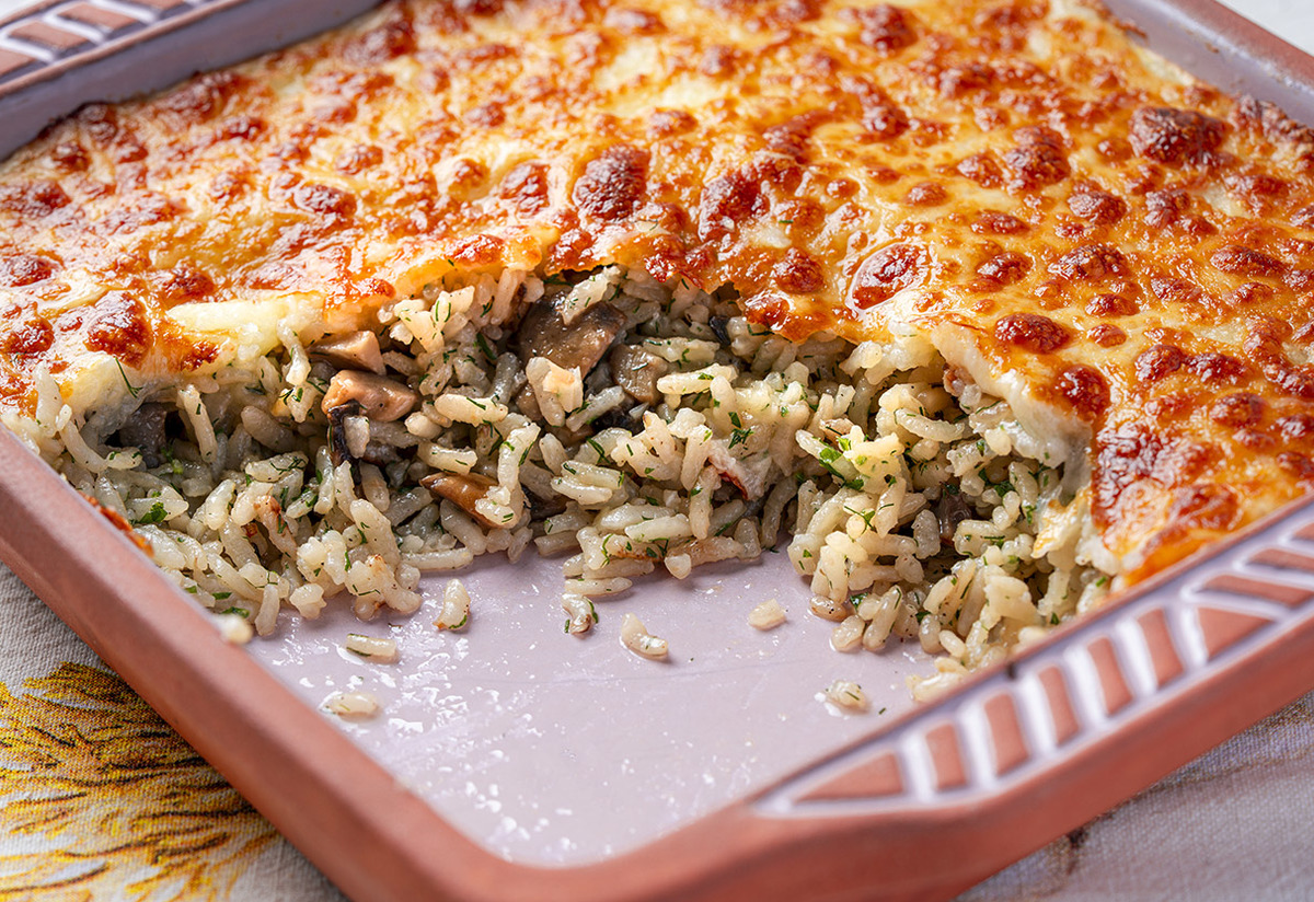 Kremalı ve Kaşarlı: Fırında Mantarlı Pilav Tarifi