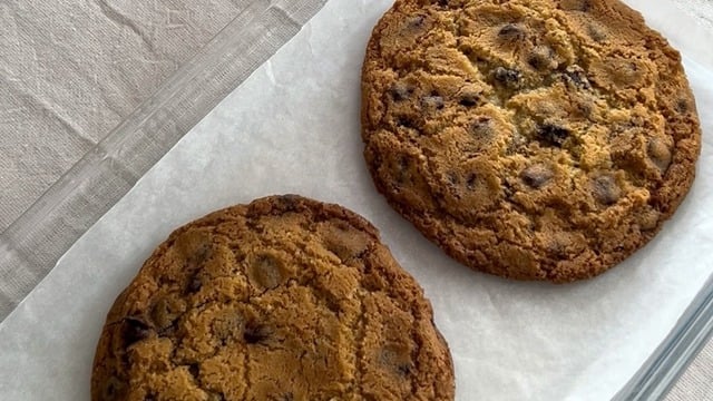 Kocaman Lezzet: XXL Çikolata Parçacıklı Cookie
