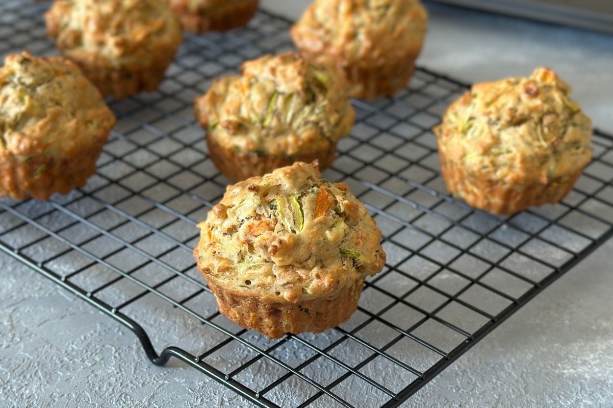 Enfes Tuzlu Atıştırmalık: Sebzeli Muffin