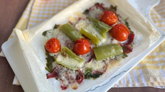 Erimiş Kaşarla: Kağıtta Pastırma