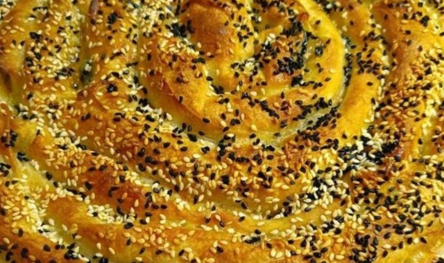 Altın Rengiyle: Çıtır Ispanaklı Börek