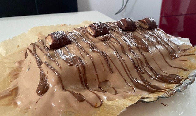 En Hafifinden: Kinder Bueno'lu Rulo Pasta