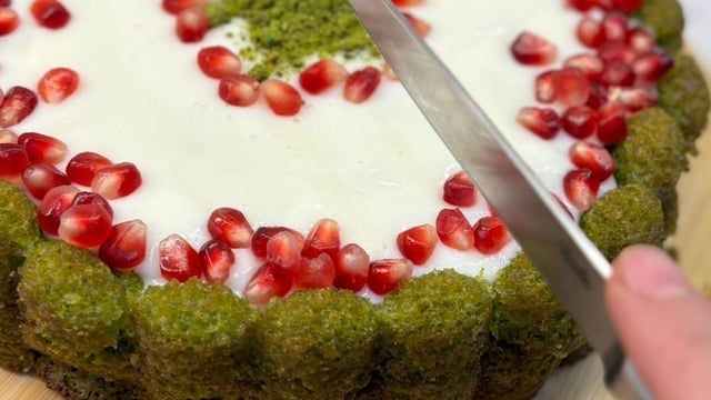 Rengiyle Büyüleyen: Ispanaklı Nefis Kek
