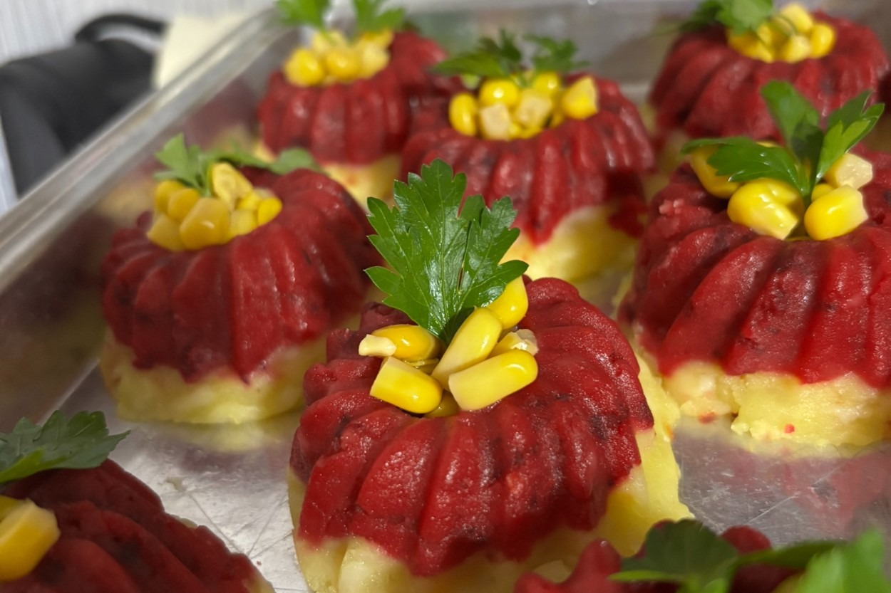 Muffin Kalıplarında: Porsiyonluk Renkli Patates Salatası 