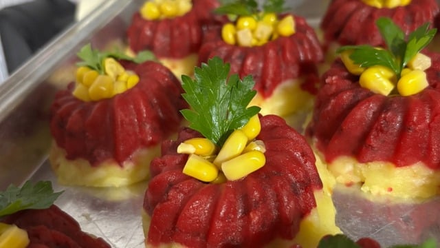 Muffin Kalıplarında: Porsiyonluk Renkli Patates Salatası 