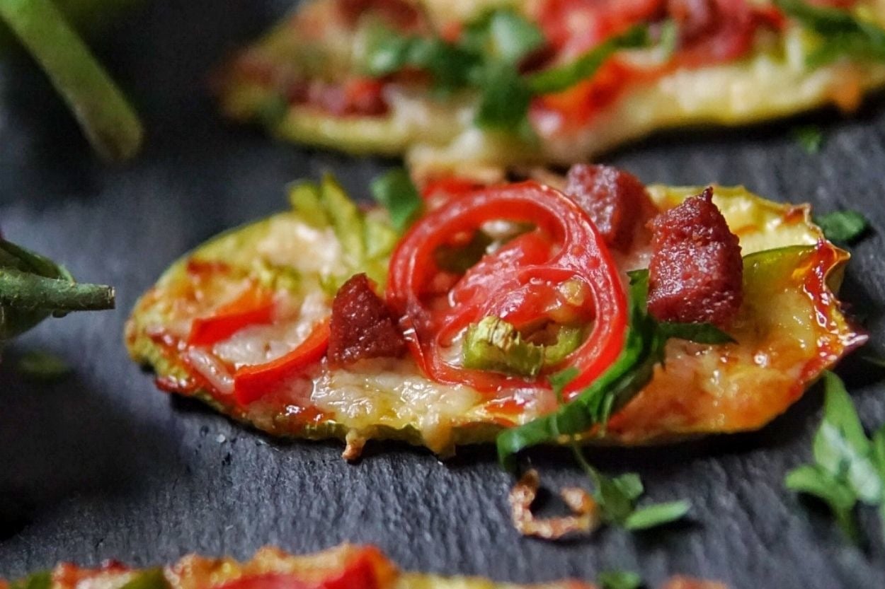 Üstü Dolu Dolu: Hamursuz Pizza