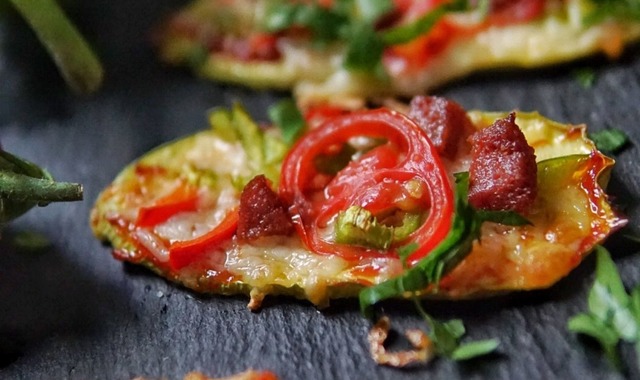 Üstü Dolu Dolu: Hamursuz Pizza
