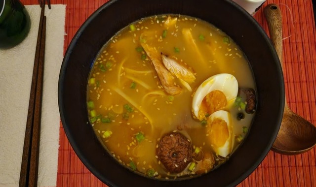 Lezzet Dolu: Japon Usulü Tavuklu Ramen