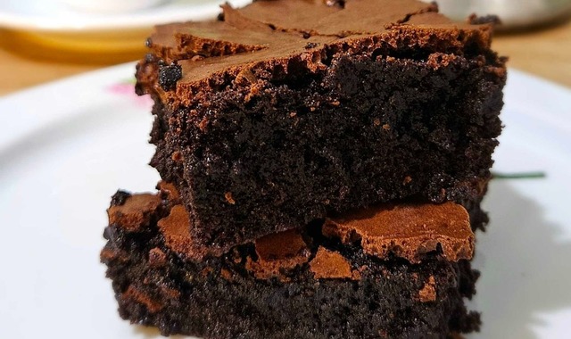 Yoğun Çikolata Tutkunlarına: Ev Yapımı Browni
