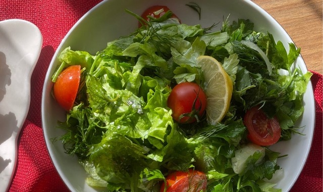Doğanın Şifası: Isırgan Otlu Yeşil Salata