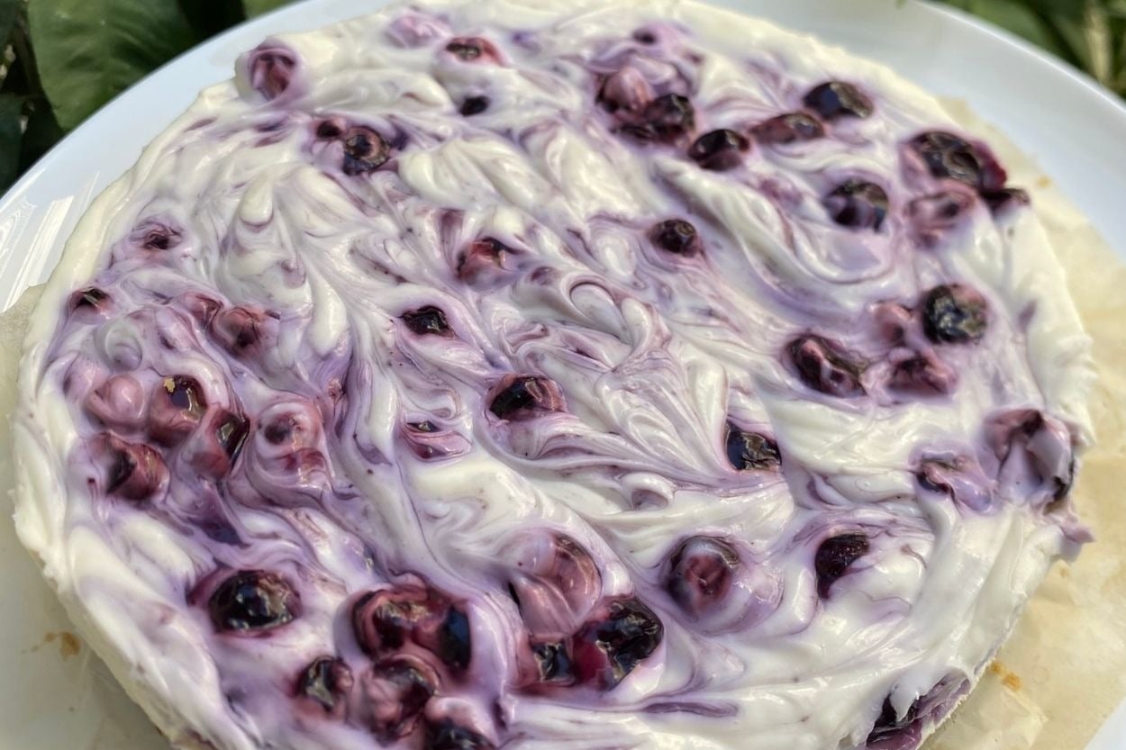 Hafif ve Ferah: Pişmeyen Yaban Mersinli Cheesecake