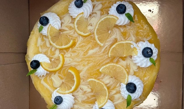 Görünümü Çok Şık: Mermer Desenli Limonlu Cheesecake