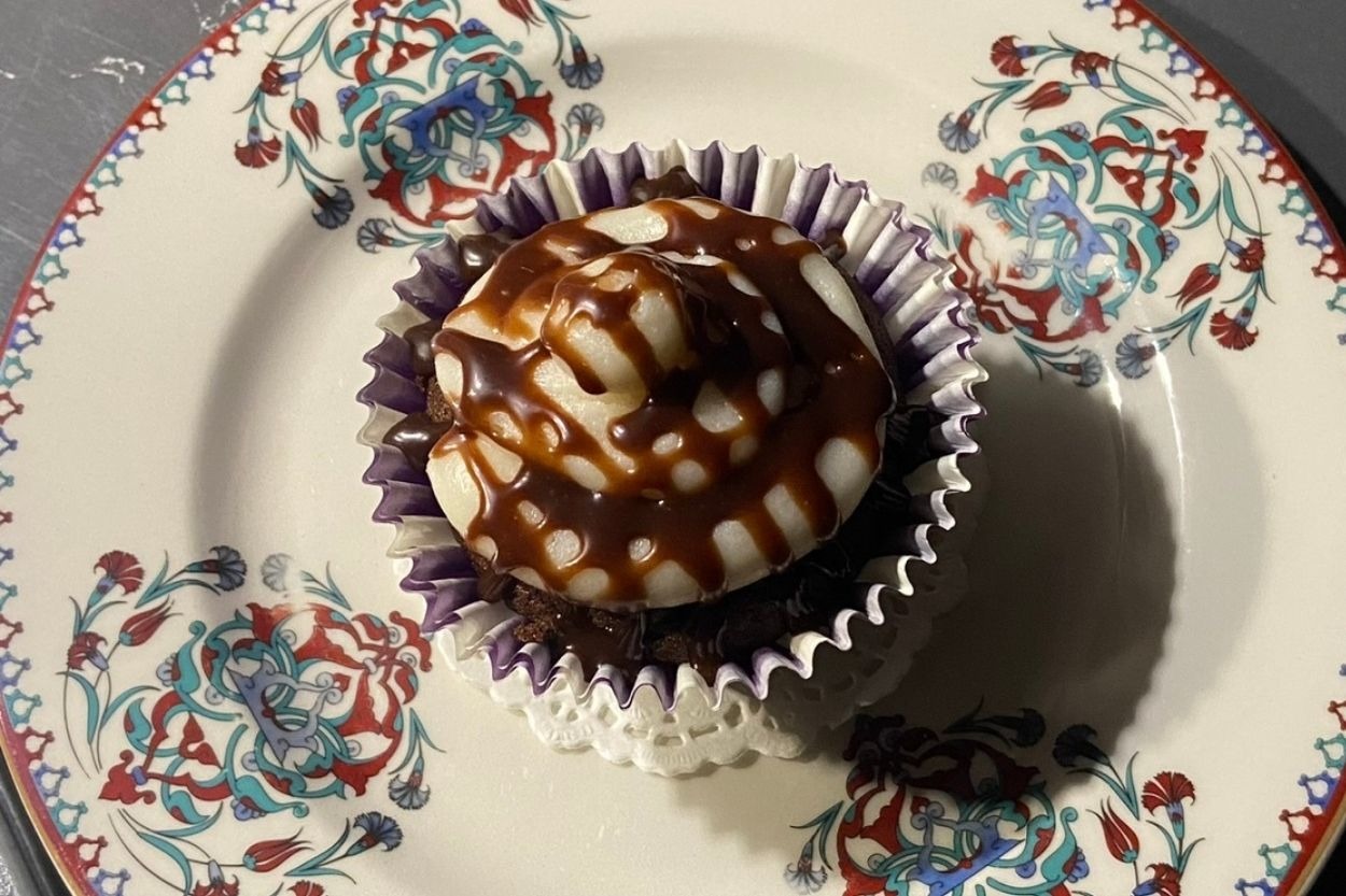 Yumuşacık Dokusuyla: Çikolata Dolgulu Cupcake