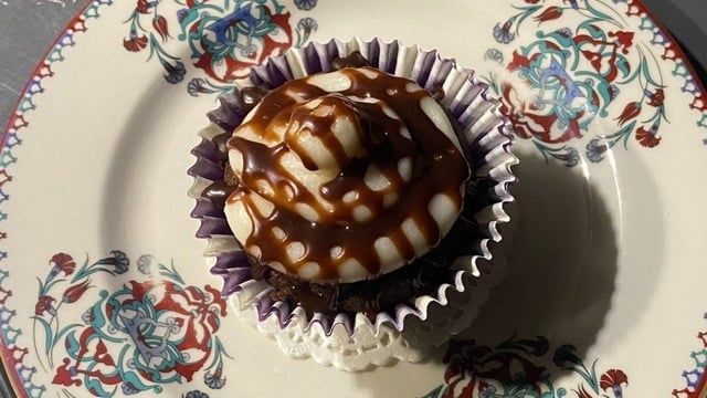 Yumuşacık Dokusuyla: Çikolata Dolgulu Cupcake
