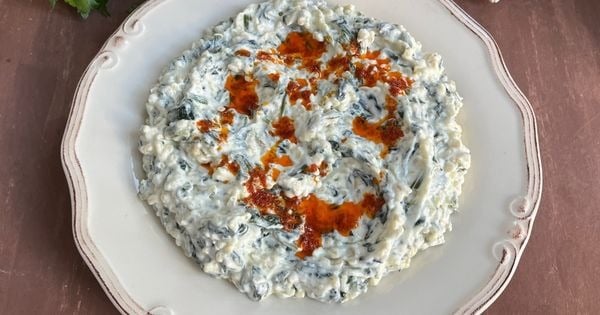 bulgurlu-ispanak-borani-asama7