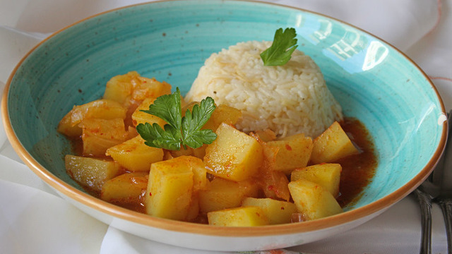 Klasik Ana Yemeklerden: Patates Yemeği