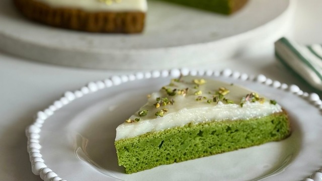 Doğal Rengiyle: Kremalı Ispanaklı Kek