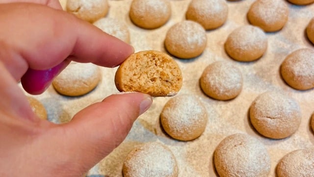 Kokusu Evi Sarar: Fındıklı Tarçınlı Kolay Kurabiye 