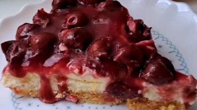 Görünümü Şık: Kremalı Vişneli Cheesecake