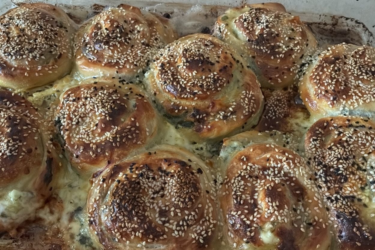 Çok Sevilecek: Ispanaklı Mozzarellalı Sarma Böreği