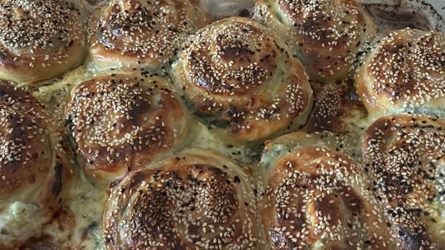 Çok Sevilecek: Ispanaklı Mozzarellalı Sarma Böreği