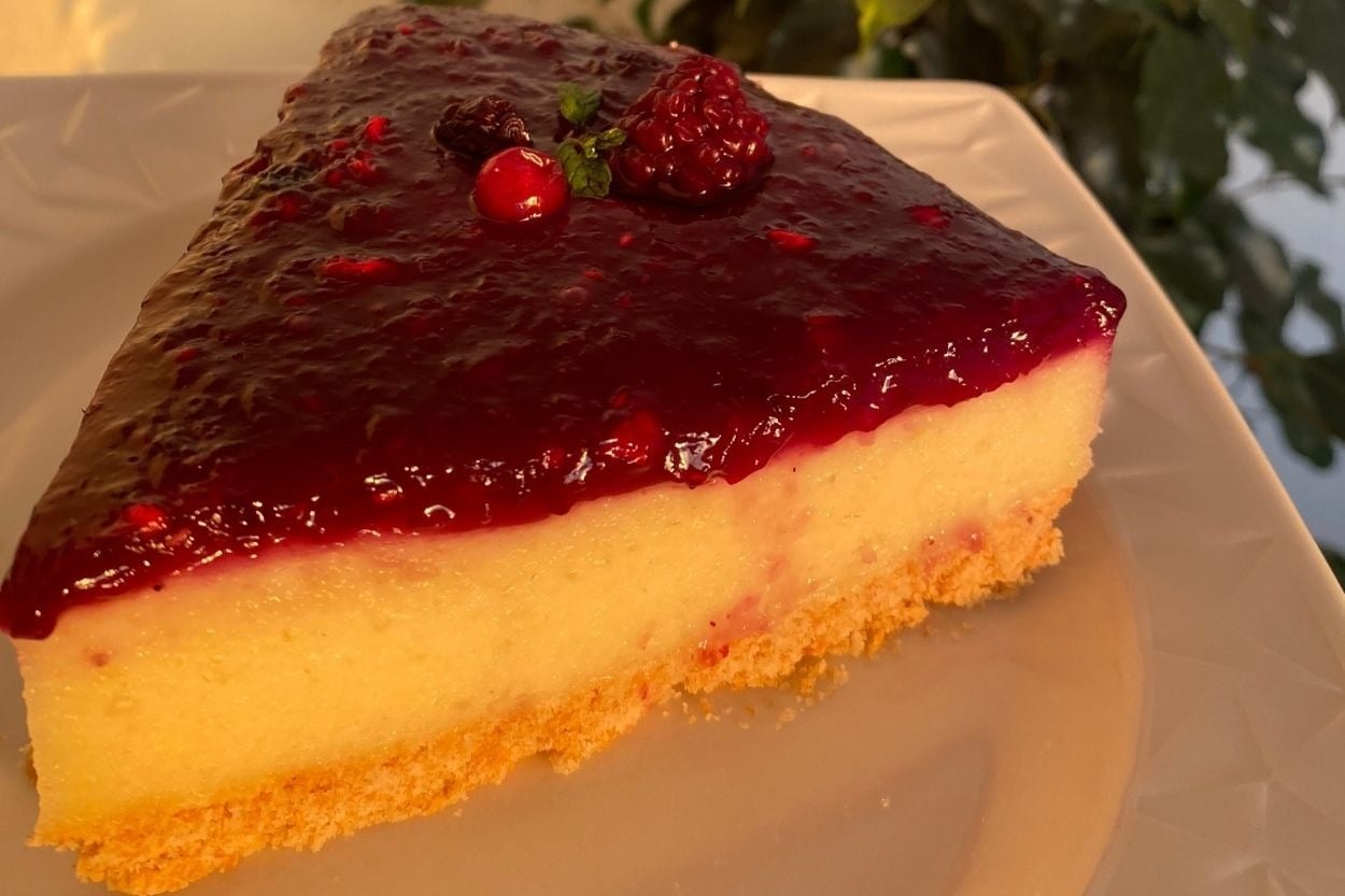 Kırmızılığı Göz Alır: Orman Meyveli Yalancı Cheesecake