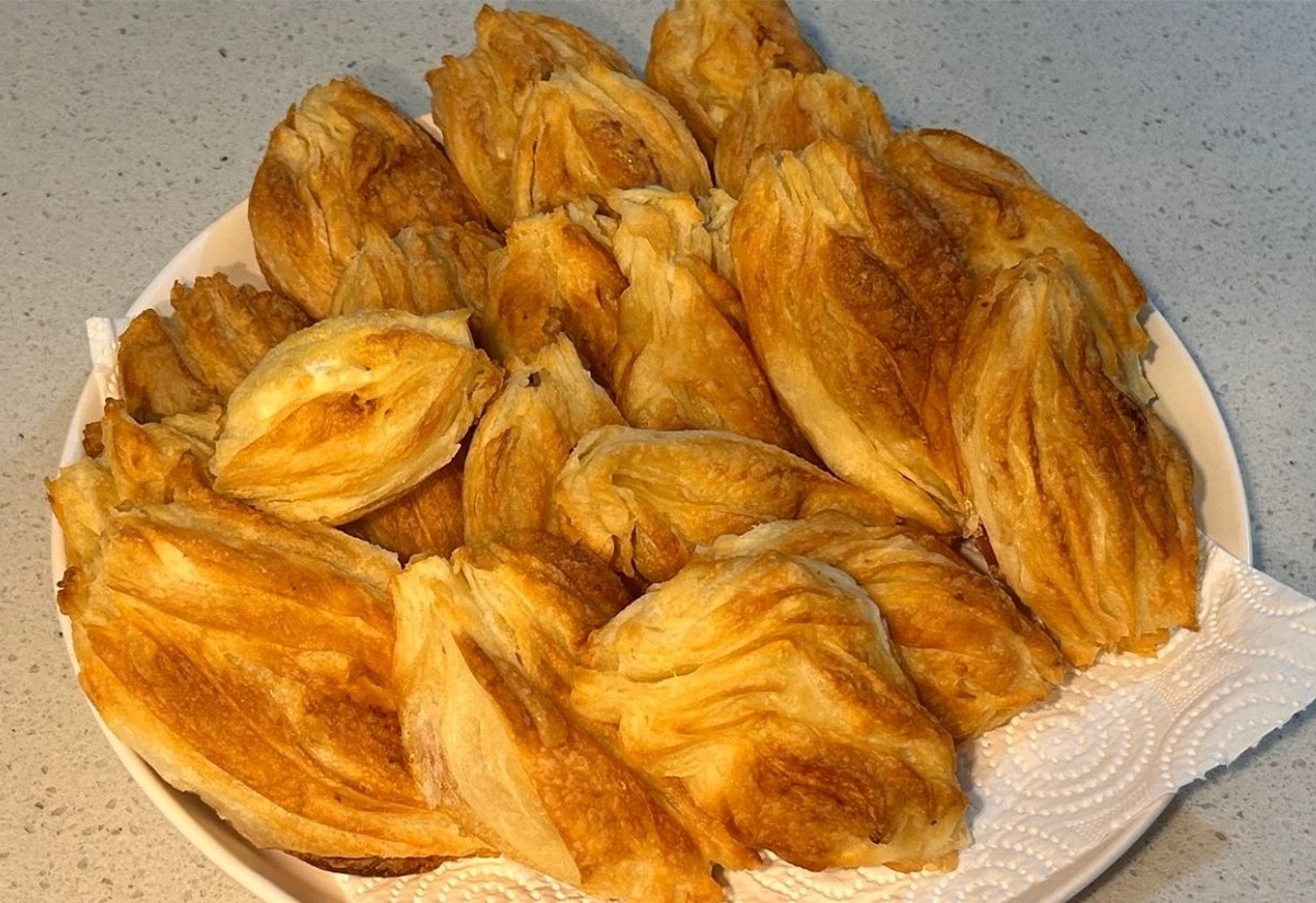 Şekli Şahane: Sodalı Midye Börek Tarifi