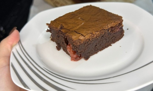 Damakta Erir: Glutensiz Bitter Çikolatalı Brownie