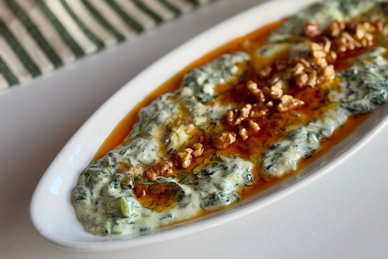 Borani de Denir: Yoğurtlu Ispanak Mezesi