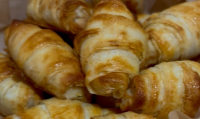 Çay Saatine Yakışır: Pratik Kruvasan Börek