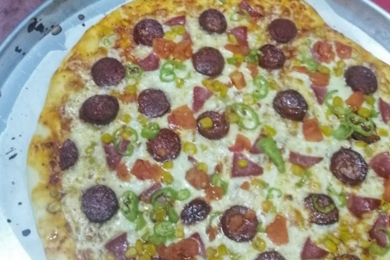 Dopdolu: Bol Malzemeli Karışık Pizza