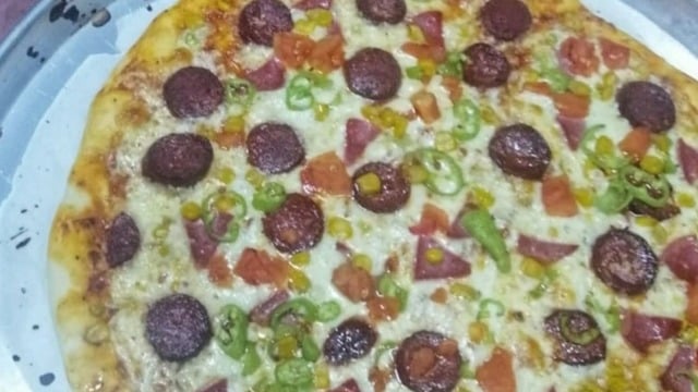 Dopdolu: Bol Malzemeli Karışık Pizza