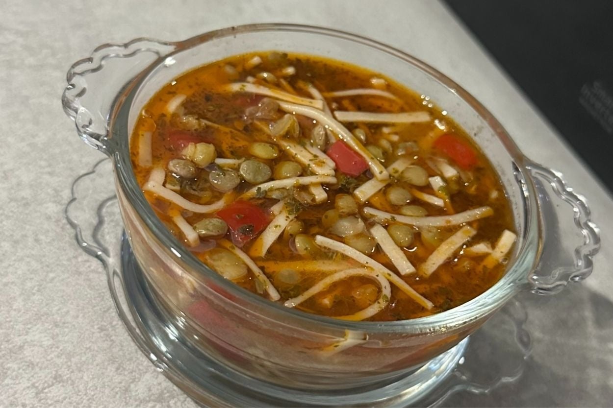 Anne Usulü: Erişteli Salçalı Mercimek Çorbası