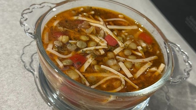 Anne Usulü: Erişteli Salçalı Mercimek Çorbası
