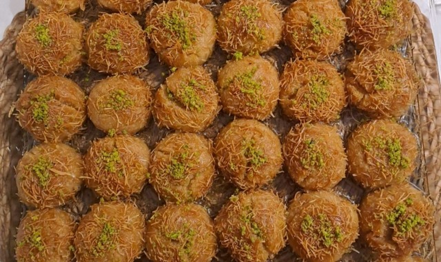 Altın Renginde: Kadayıflı İrmik Tatlısı