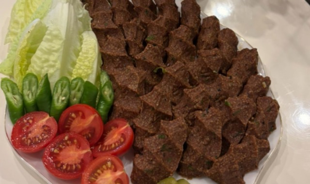 Tam Kıvamında: Ev Yapımı Çiğ Köfte