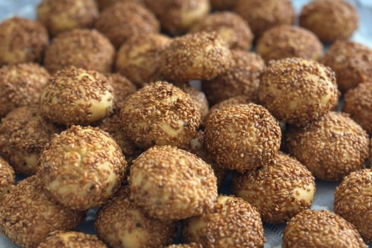 pastane-usulu-susamli-tuzlu-kurabiye-tarifi