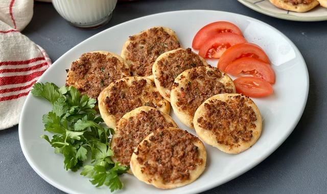 Mersin Mutfağından: Bardak Altı Lahmacun (Tarsus Lahmacunu)