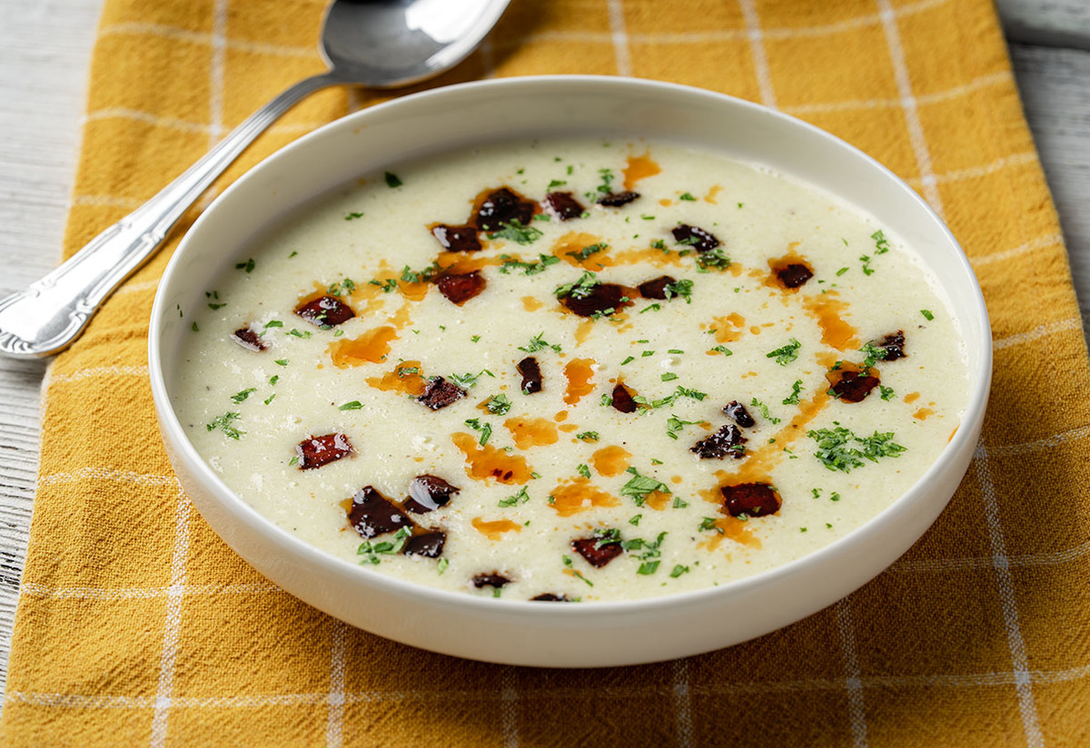 İçinizi Isıtacak: Sucuklu Pırasalı Patates Çorbası Tarifi