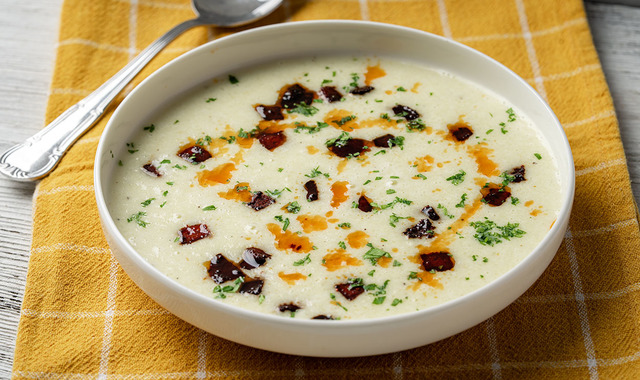 İçinizi Isıtacak: Sucuklu Pırasalı Patates Çorbası