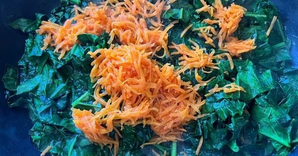 yogurtlu-ispanak-salatasi-asama2