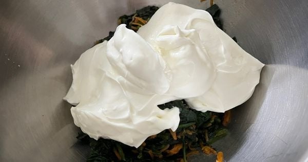 yogurtlu-ispanak-salatasi-asama3